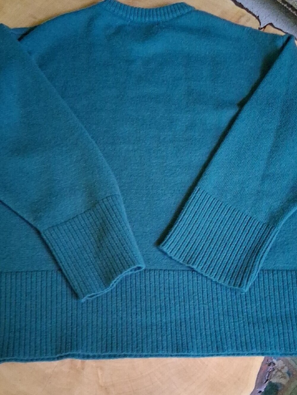 Jon & Anna Emerald šGreen Crewneck Sweater - Picture 8 of 8